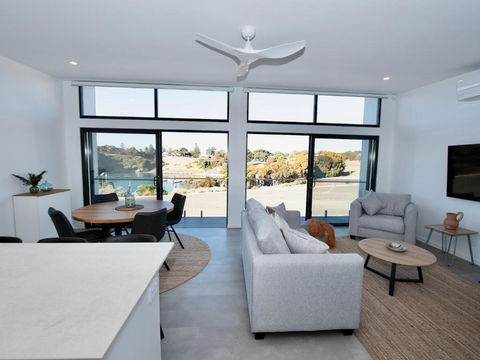 Apt02-The SS James Comrie - Accommodation Broadbeach 0