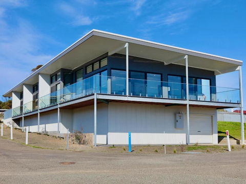 Apt02-The SS James Comrie - Accommodation Broadbeach 1