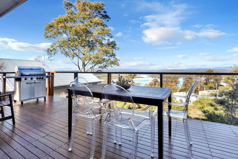 Aqua La Vista - 4 Bedroom Pet Friendly House - Accommodation Broadbeach 1
