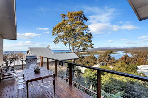 Aqua La Vista - 4 Bedroom Pet Friendly House - Accommodation Broadbeach 3