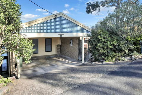Aqua La Vista - 4 Bedroom Pet Friendly House - Accommodation Broadbeach 4