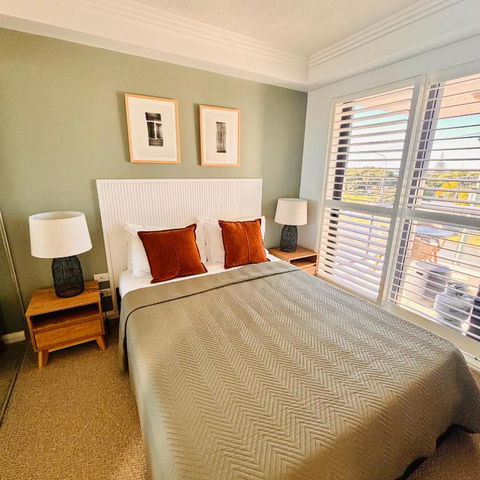 Aqualine Apartments On The Broadwater - Accommodation Broadbeach 4