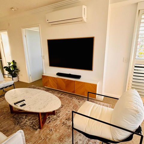 Aqualine Apartments On The Broadwater - Accommodation Broadbeach 1