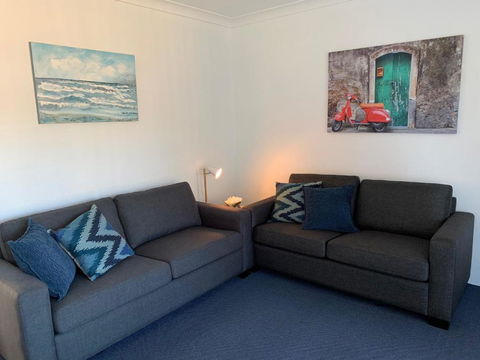 Aquarius Apartments Mollymook - Accommodation Broadbeach 2