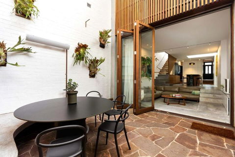 Architecture Designed Terrace - Accommodation Broadbeach 2