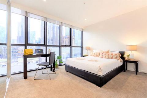 Arrow On Swanston - Accommodation Broadbeach 2