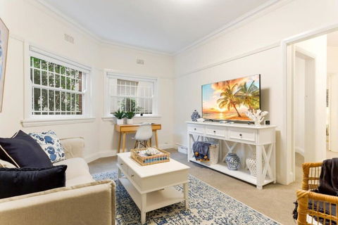 Art Deco Apartment Meters Away From The Beach - Accommodation Broadbeach 0