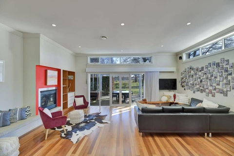Art House On Anson - Artistic Haven, Spa, Pets - Accommodation Broadbeach 3