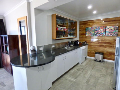 ArtHOUSE Beachfront Accommodation - Accommodation Broadbeach 3