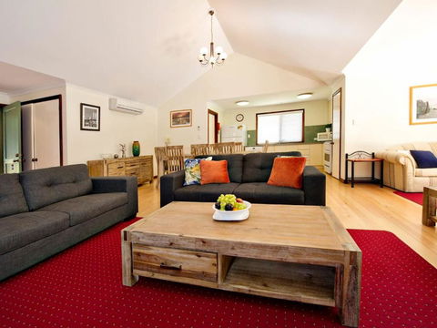 Ashleigh - In Town - Margaret River - Accommodation Broadbeach 3