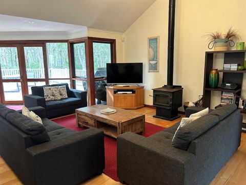 Ashleigh - In Town - Margaret River - Accommodation Broadbeach 0