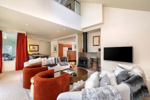 Aspect 5 Chalet A Stones Throw From All Thredbo Has To Offer - Accommodation Broadbeach 3
