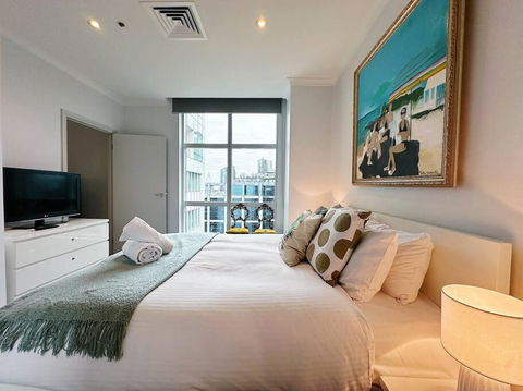 Aspire CBD One Bedroom With Indoor Pool & Parking Available - Accommodation Broadbeach 0