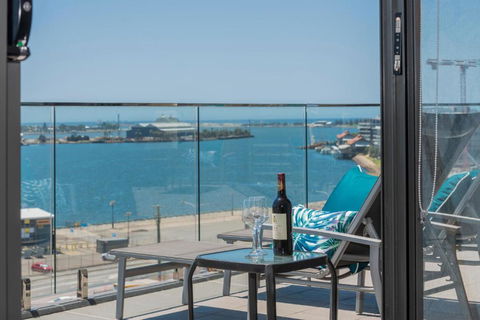 Astra Apartments Newcastle - Accommodation Broadbeach 4
