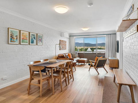 Astrids At Central Park - 2BR L Lake & Mountain Views L Central Location L WiFi - Accommodation Broadbeach 0
