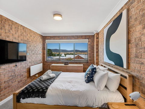 Astrids At Central Park - 2BR L Lake & Mountain Views L Central Location L WiFi - Accommodation Broadbeach 3