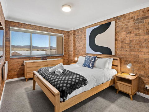 Astrids At Central Park - 2BR L Lake & Mountain Views L Central Location L WiFi - Accommodation Broadbeach 4