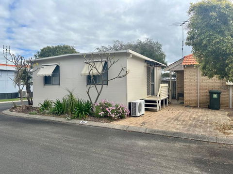 At Busso Cabin 56 - Accommodation Broadbeach 3