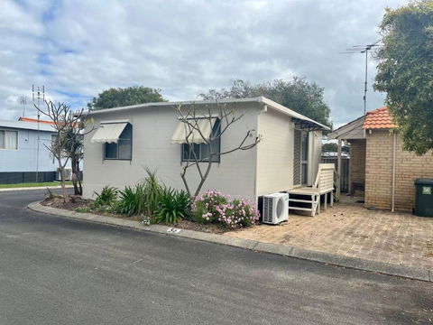 At Busso Cabin 56 - Accommodation Broadbeach 2