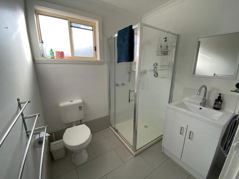 At HOME On HOLMES - Accommodation Broadbeach 4