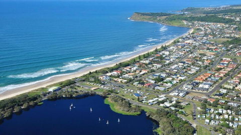 At The Beach - Lennox Head - Accommodation Broadbeach 2