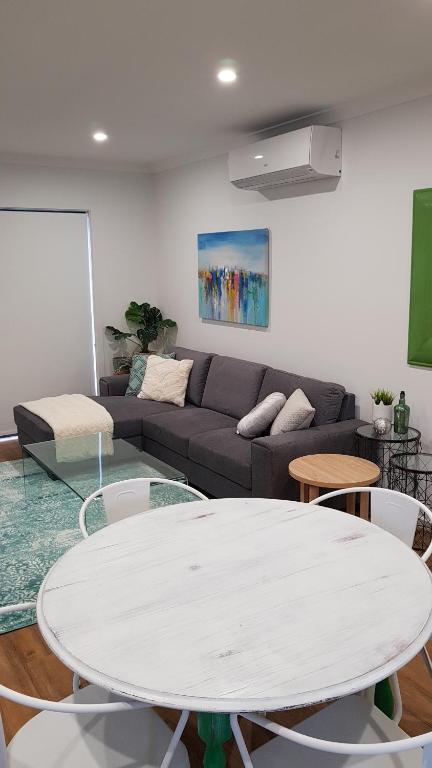 At Home Apartments - Accommodation Broadbeach 4