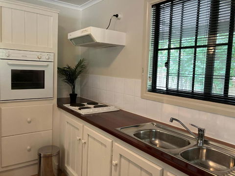Auburn Hideaway - Accommodation Broadbeach 3