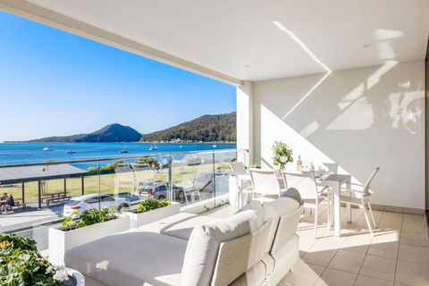 Aura 3 Spectacular Beachside Views - Accommodation Broadbeach 0