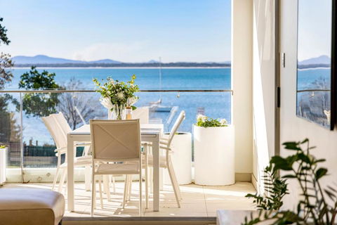 Aura 3 Spectacular Beachside Views - Accommodation Broadbeach 1