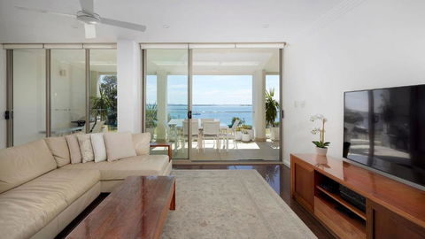 Aura 2 Apartment With Spectacular Views - Accommodation Broadbeach 4
