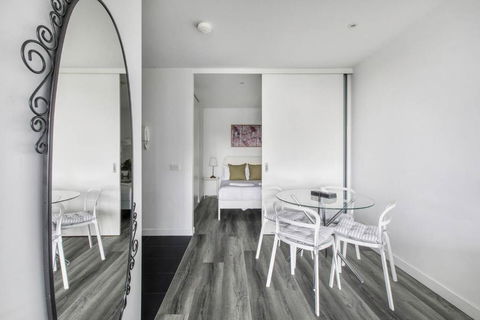 Aura Off Flinders Lane - A City Centre Balcony Abode - Accommodation Broadbeach 1