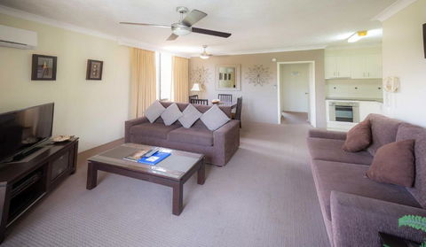 Aussie Resort - Accommodation Broadbeach 2