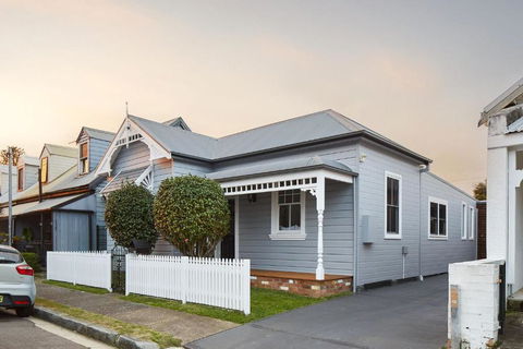 Austin Cottage - 1 Bed Option - Accommodation Broadbeach 0