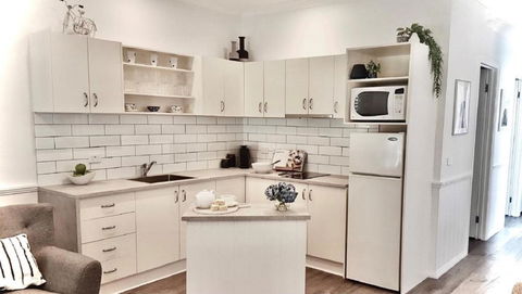 Autumn Beauty - Garden Cottage 4 - Accommodation Broadbeach 4