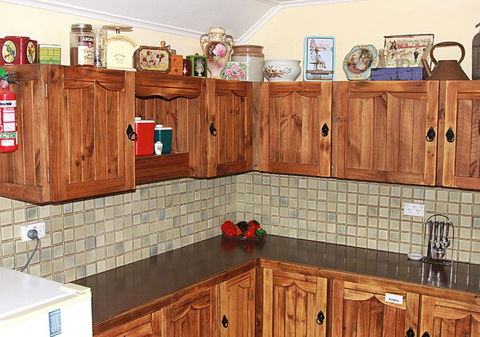 Ayers Burra - Historical 1851 Cottage - Accommodation Broadbeach 4
