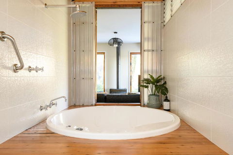 Azidene House & Spa Apartment - Accommodation Broadbeach 2