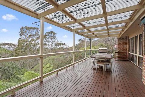 Azimuth - Spacious Family Retreat With City Views - Accommodation Broadbeach 3