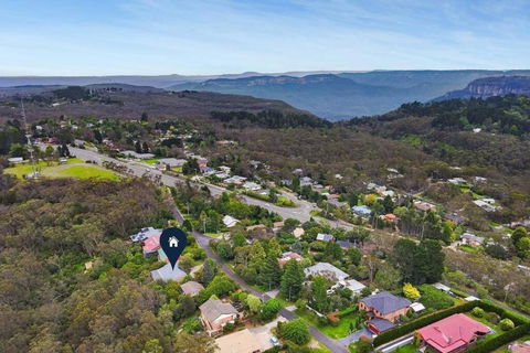 Azimuth - Spacious Family Retreat With City Views - Accommodation Broadbeach 4