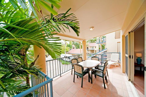 At Beach Court Holiday Villas - Accommodation Broadbeach 1
