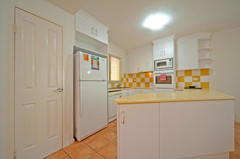 At Beach Court Holiday Villas - Accommodation Broadbeach 4