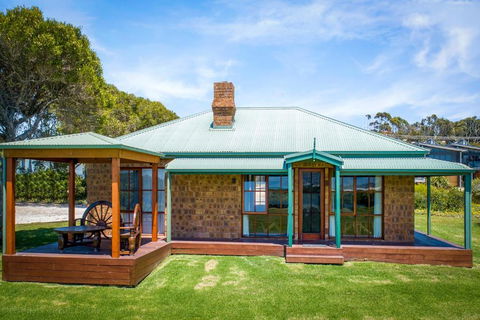 Apollo Bay Cottages- Marriners - Accommodation Broadbeach 1