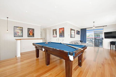 Apollo Bay Oceanview Mountain Retreat, Pet Friendly, EV Station, Fireplace - Accommodation Broadbeach 3