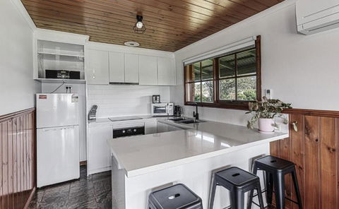 Apollo Bay Cottages- Sabine - Accommodation Broadbeach 1