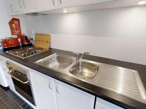 Apartment 4 - Accommodation Broadbeach 2