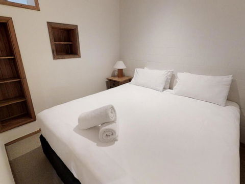 Apartment 4 - Accommodation Broadbeach 3
