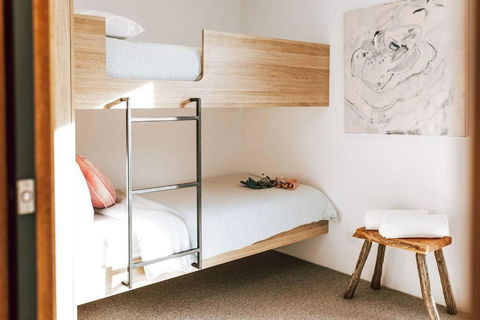 B E R T I E - Central Bicheno - Accommodation Broadbeach 2