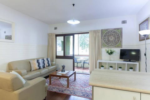 B2 Crawley Apartment 1 BRM & Sleepout Near UWA - Accommodation Broadbeach 3