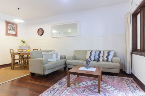 B2 Crawley Apartment 1 BRM & Sleepout Near UWA - Accommodation Broadbeach 0