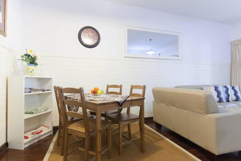 B2 Crawley Apartment 1 BRM & Sleepout Near UWA - Accommodation Broadbeach 4