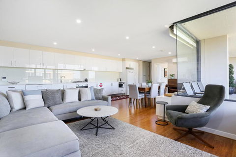 B314S - Waverton Village Heights - Accommodation Broadbeach 2